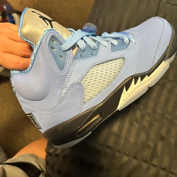 UNC University Blue Retro Jordan 5s - Picture 5 of 6